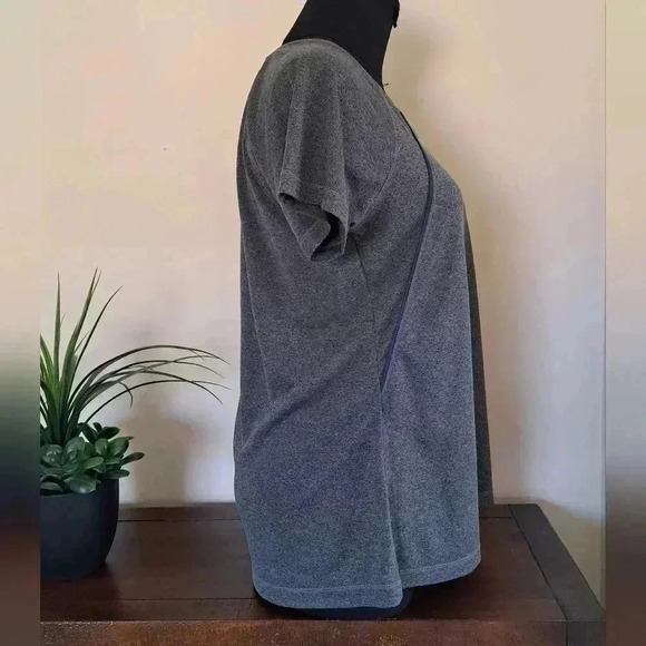 ❤ Lavon Grey Activewear Top Women's Medium Short Sleeved Crewneck - Picture 4 of 11